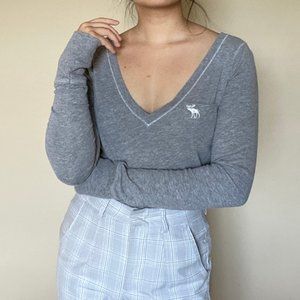 Abercrombie & Fitch Grey long sleeve V-Neck tee